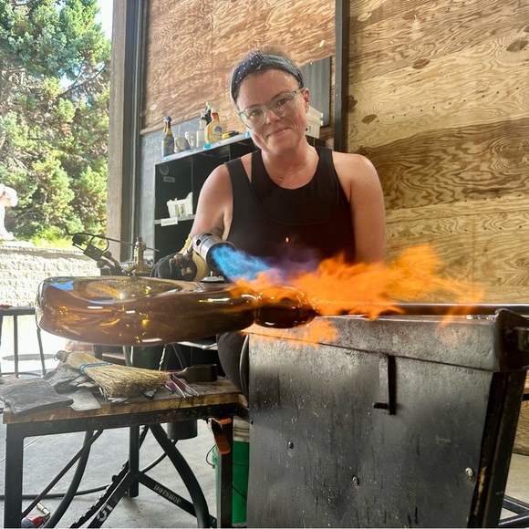 Meet your Posher, Kat - Picture 3 of 3